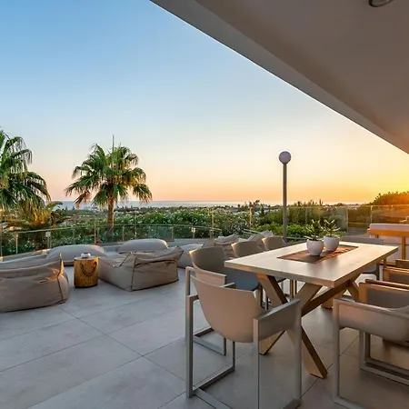 Giakoumakis Luxury-private
