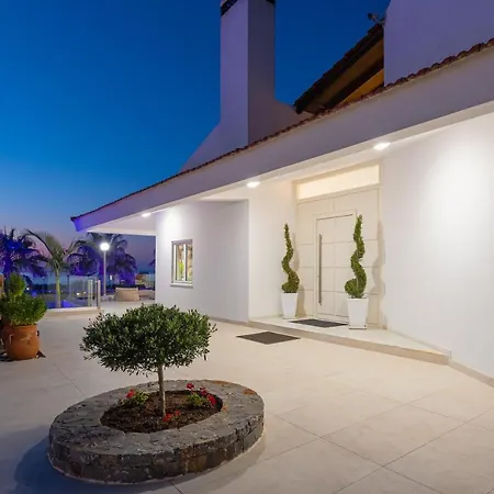 Giakoumakis Luxury-private *