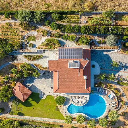Giakoumakis Luxury-private Vila